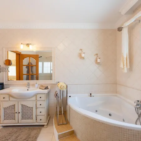 Private Luxury With Jacuzzi, Beach Bar, Pool Адехе