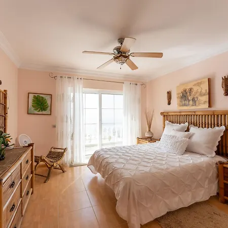 Вилла Private Luxury With Jacuzzi, Beach Bar, Pool Адехе