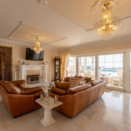 Private Luxury With Jacuzzi, Beach Bar, Pool Вилла